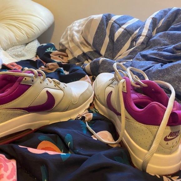 Nike Shoes - Nike air max sneakers!!